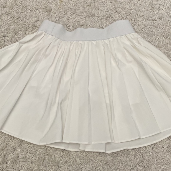 White Pleated Tennis Skort - Picture 2 of 3